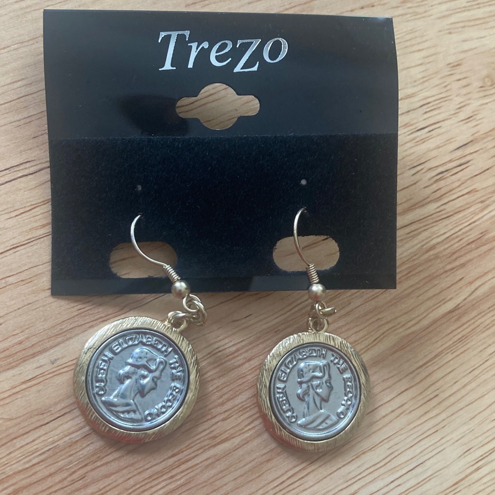 Trezo Queen Elizabeth the second earrings
